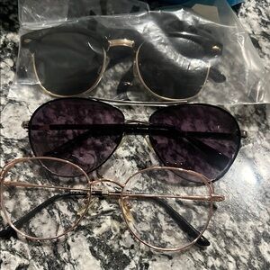 Stylish Black and Gold Sunglasses Set